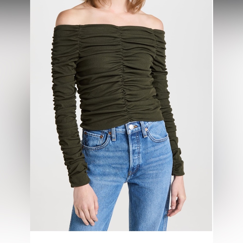 Line & Dot Off the shoulder top